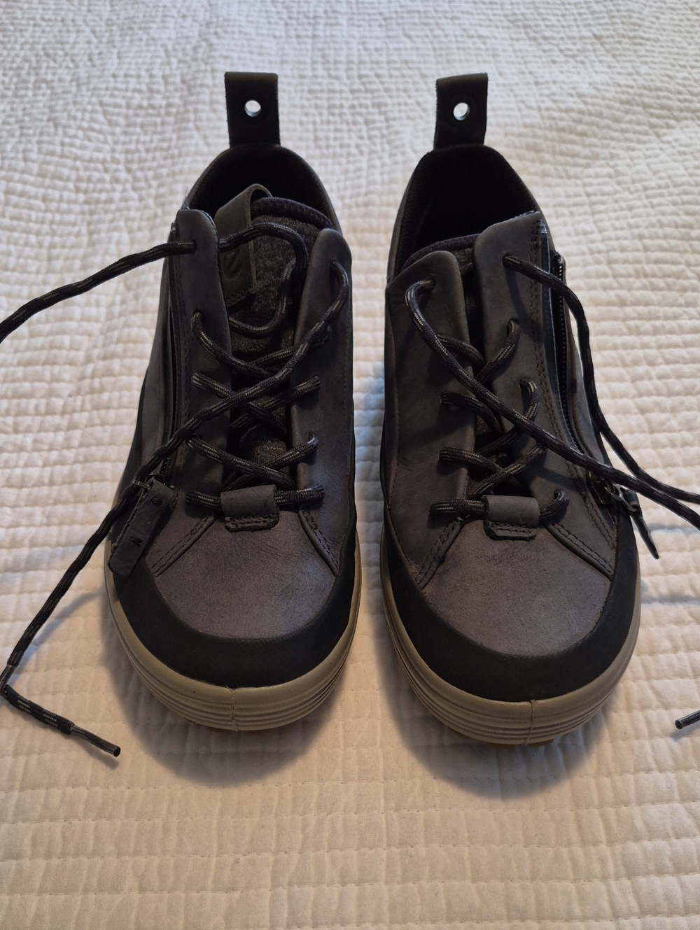 Women's ECCO Athletic Shoes in Charcoal Gray Side Zipper Like New